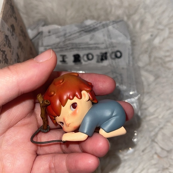 Pop mark Hirono echo Cute Figurine with box collectable item NWT resin plastic - Picture 4 of 14